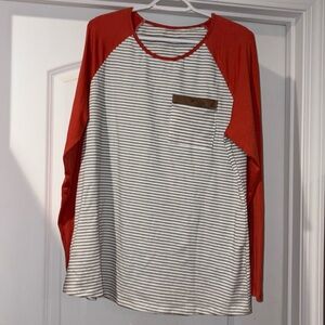 Long sleeve top 
With chest pocket